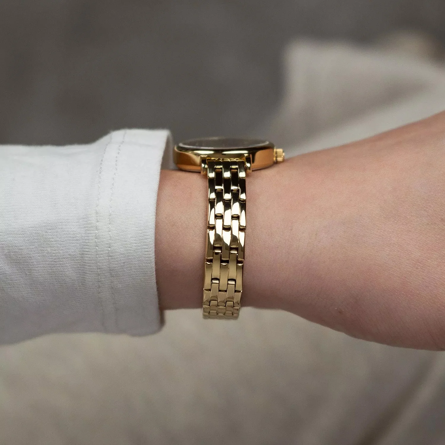 Essence Women Quartz Gun Dial Analog Stainless Steel Watch A3830.1176Q - Image 5