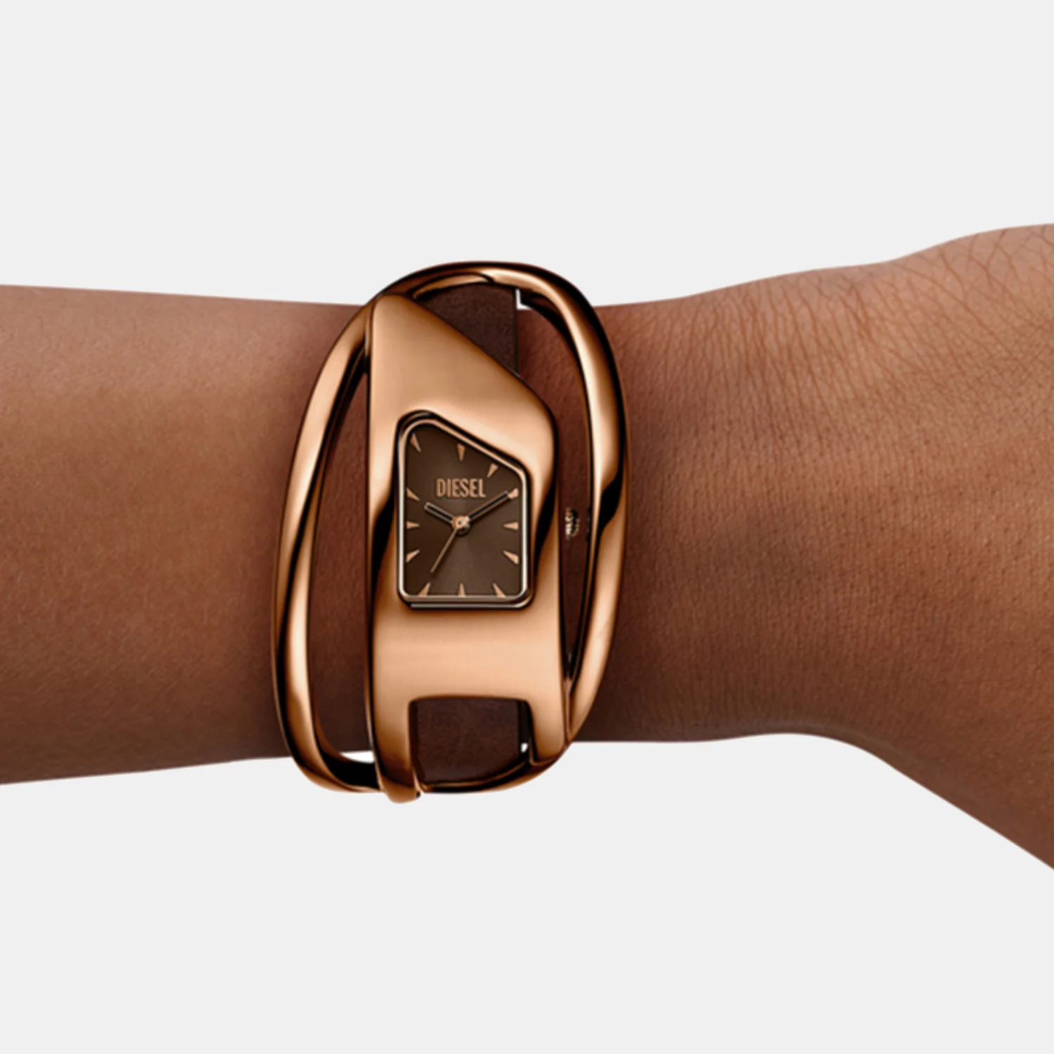 Wrap-D Women Quartz Brown Dial Analog Leather Watch DZ5630 - Image 4