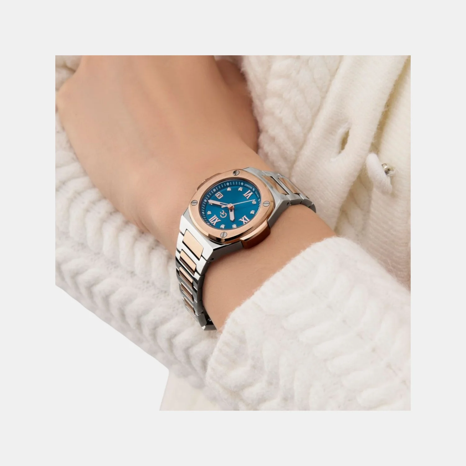 Gc Coussin Shape Mini Women Quartz Blue Dial Analog Stainless Steel Watch Z12011L7 - Image 3